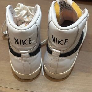 Nike White and Black High-Tops
